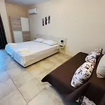 Lägenhet сънибей, градина Tjernomorets